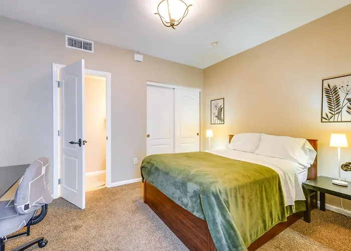 Holiday home 1 Mi To Park: Well-equipped Condo!